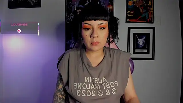 luckylaura online show from February 9, 11:20 pm