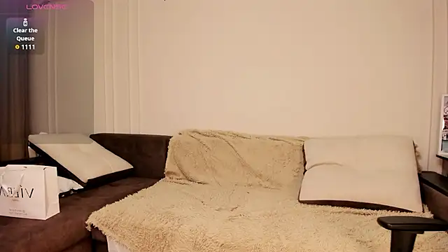 Snapshot of s00nie chatting on February 15, 3:53 pm s00nie online show from February 15, 3:53 pm