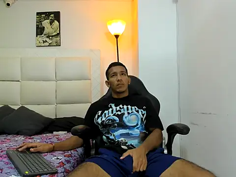 Snapshot of ricky_spensar23cm_ chatting on February 12, 2:06 am ricky spensar23cm online show from February 12, 2:06 am