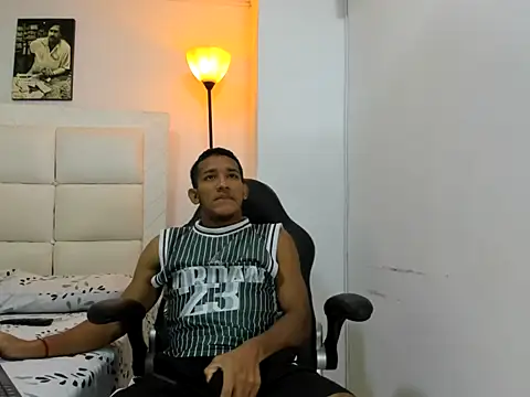 Snapshot of ricky_spensar23cm_ chatting on February 14, 2:08 am ricky spensar23cm online show from February 14, 2:08 am