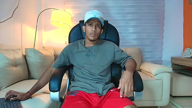 ricky spensar23cm  online show from April 15, 1:12 am