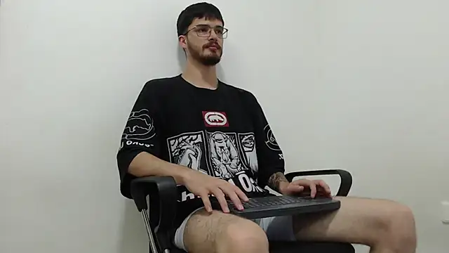 Snapshot of joseh0se chatting on March 1, 1:07 am joseh0se online show from March 1, 1:07 am