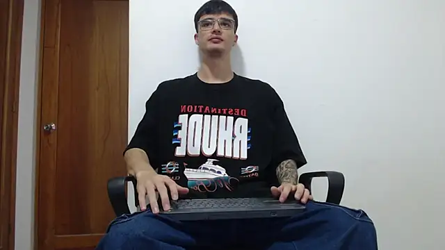Snapshot of joseh0se chatting on May 1, 8:02 pm joseh0se online show from May 1, 8:02 pm