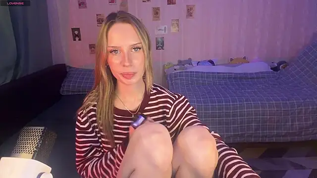 DellaCampbell online show from April 29, 6:14 pm