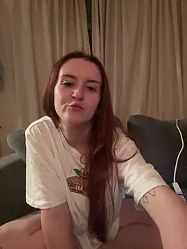 Snapshot of PoppySlut6999 chatting on February 10, 10:03 pm PoppySlut6999 online show from February 10, 10:03 pm