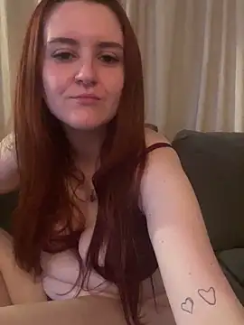 Snapshot of PoppySlut6999 chatting on March 3, 9:53 pm PoppySlut6999 online show from March 3, 9:53 pm