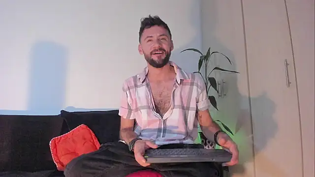 Snapshot of Erickpritz_xh chatting on May 15, 2:07 am Erickpritz xh online show from May 15, 2:07 am