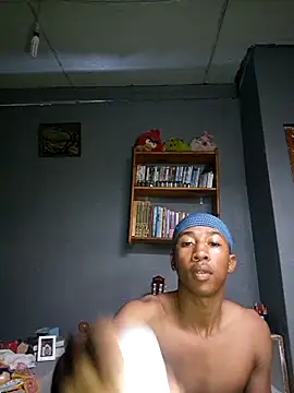 Snapshot of Peterveero12 chatting on March 18, 4:32 pm Peterveero12 online show from March 18, 4:32 pm