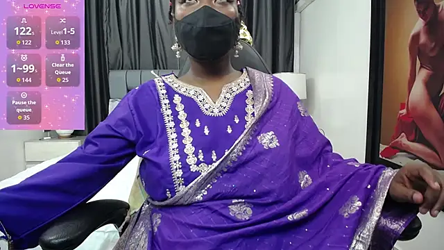 Snapshot of kavya_suri_ chatting on February 13, 7:21 pm kavya suri online show from February 13, 7:21 pm