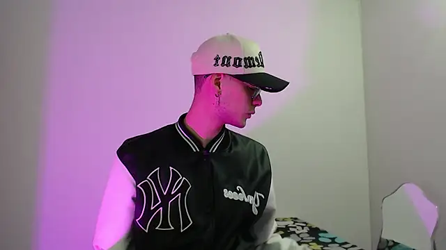 Snapshot of Vlad__night chatting on February 2, 5:28 am Vlad night online show from February 2, 5:28 am