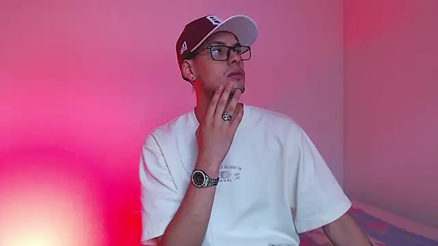 Snapshot of Vlad__night chatting on February 8, 1:03 pm Vlad night online show from February 8, 1:03 pm