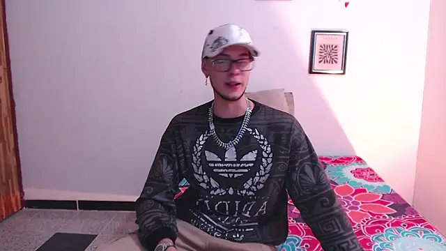 Snapshot of Vlad__night chatting on February 19, 3:24 am Vlad night online show from February 19, 3:24 am