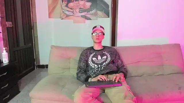 Snapshot of Vlad__night chatting on March 3, 3:34 am Vlad night online show from March 3, 3:34 am