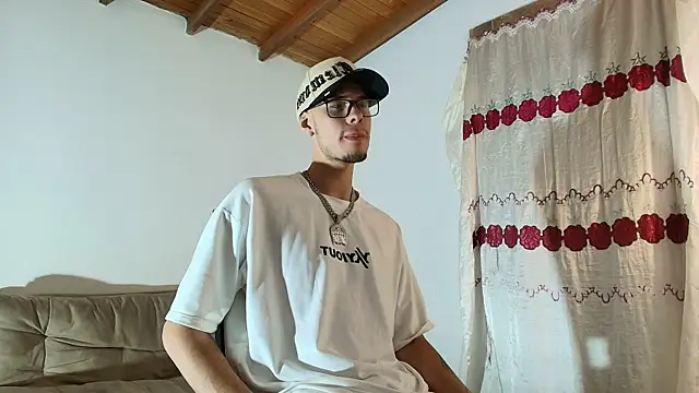 Snapshot of Vlad__night chatting on June 6, 3:55 am Vlad night online show from June 6, 3:55 am