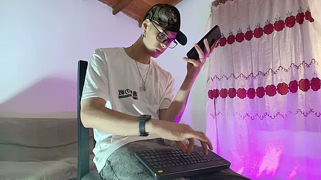 Snapshot of Vlad__night chatting on June 12, 3:38 am Vlad night online show from June 12, 3:38 am
