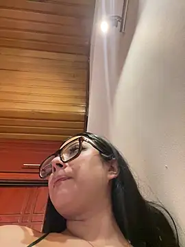 Snapshot of Violetta_pinkk1 chatting on February 18, 4:41 am Violetta pinkk1 online show from February 18, 4:41 am