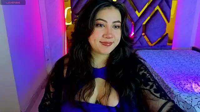 Snapshot of Luvienne chatting on April 22, 7:37 pm Luvienne online show from April 22, 7:37 pm