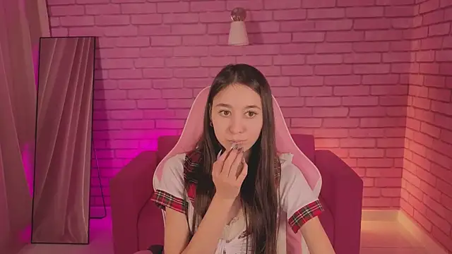 Nicole Brownie online show from February 12, 8:20 am