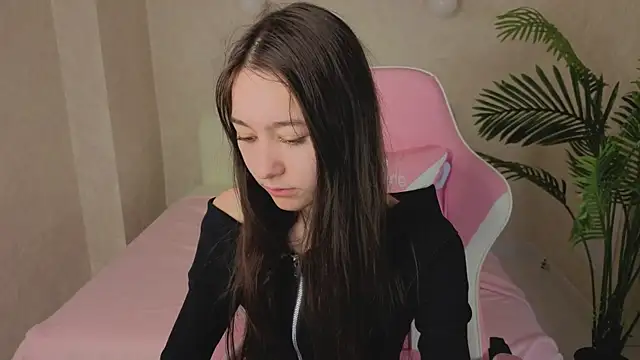 Snapshot of Nicole_Brownie chatting on May 29, 1:03 am Nicole Brownie online show from May 29, 1:03 am