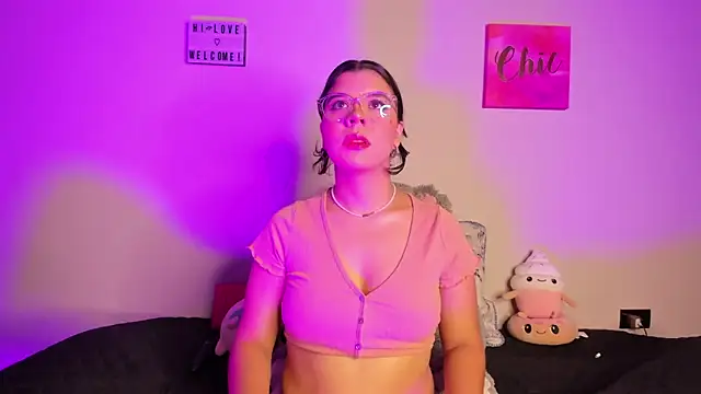 ViolettM online show from March 9, 4:05 am