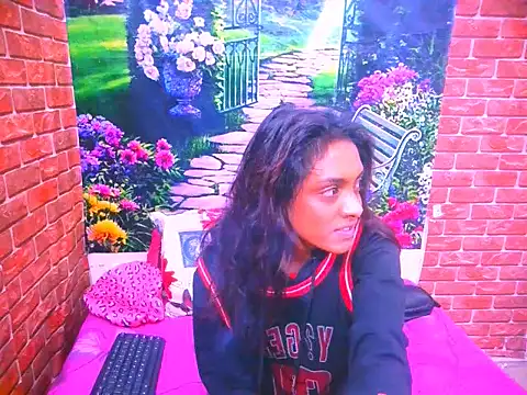 Snapshot of IndianPretty14u2Luv chatting on June 14, 5:09 am IndianPretty14u2Luv online show from June 14, 5:09 am