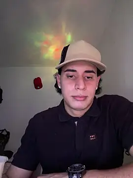 Snapshot of Maximuz1920 chatting on May 25, 4:02 pm Maximuz1920 online show from May 25, 4:02 pm