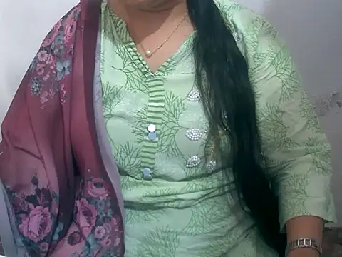 Snapshot of Cute_Aliyaa chatting on March 2, 8:10 am Cute Aliyaa online show from March 2, 8:10 am