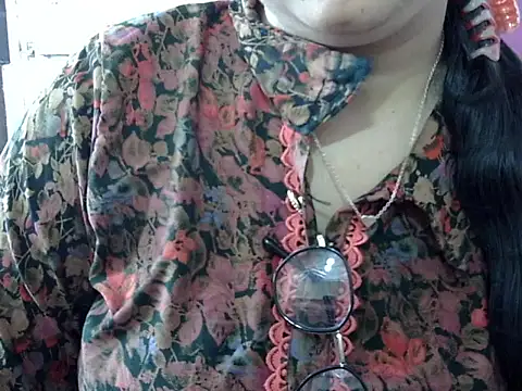 Cute Aliyaa online show from April 1, 9:43 am