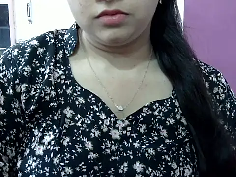 Cute Aliyaa online show from April 16, 11:44 am