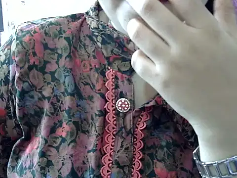 Cute Aliyaa online show from April 18, 9:13 am