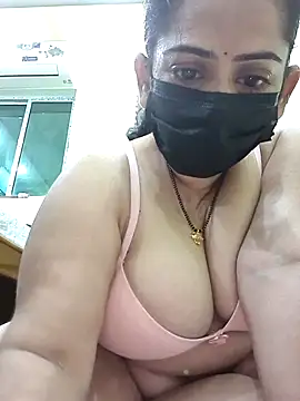 diyam4002 online show from March 1, 5:26 pm