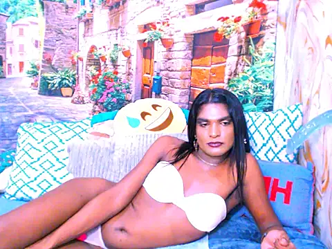 Snapshot of spicybarbie chatting on February 9, 7:01 am spicybarbie online show from February 9, 7:01 am