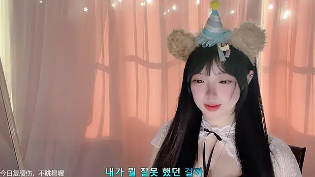 LovelyXiaoYi online show from February 12, 1:00 am