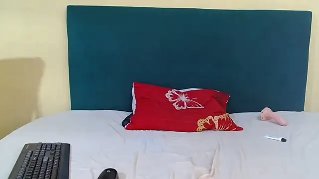 FreakyMelanin18 online show from April 21, 8:01 pm