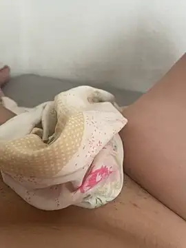 Snapshot of teubrinquedinho chatting on February 6, 1:25 pm teubrinquedinho online show from February 6, 1:25 pm