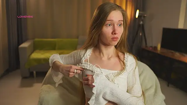 Snapshot of SharaNewbern chatting on February 3, 2:11 pm SharaNewbern online show from February 3, 2:11 pm