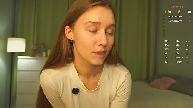 Snapshot of SharaNewbern chatting on February 16, 2:13 pm SharaNewbern online show from February 16, 2:13 pm