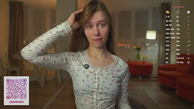 Snapshot of SharaNewbern chatting on February 21, 3:35 pm SharaNewbern online show from February 21, 3:35 pm