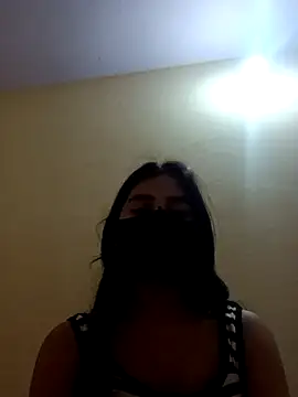 Snapshot of Mahira-- chatting on June 14, 12:19 am Mahira-- online show from June 14, 12:19 am