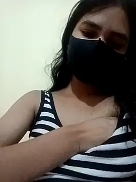 Snapshot of Mahira-- chatting on July 12, 12:23 am Mahira-- online show from July 12, 12:23 am