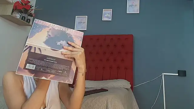 Snapshot of cristina_aznar1 chatting on February 7, 7:06 pm cristina aznar1 online show from February 7, 7:06 pm