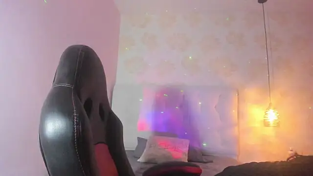 Snapshot of BONNIE_CH1 chatting on February 5, 12:43 pm BONNIE CH1 online show from February 5, 12:43 pm