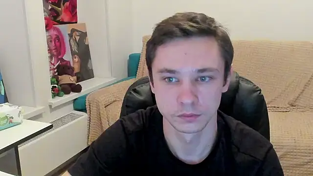 Snapshot of Alexmansuper chatting on February 19, 12:28 am Alexmansuper online show from February 19, 12:28 am