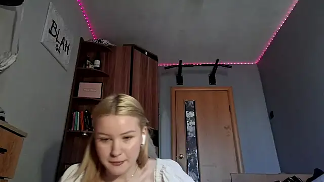 ChongTreece online show from April 3, 6:11 am