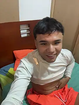 Snapshot of CreamKingg chatting on February 15, 2:52 am CreamKingg online show from February 15, 2:52 am