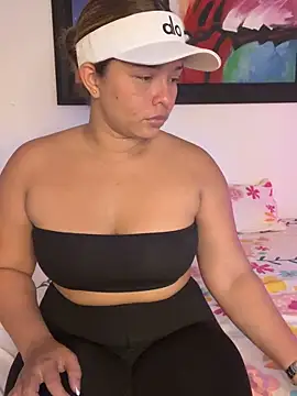 Snapshot of Kira_Spiicy chatting on February 11, 1:27 pm Kira Spiicy online show from February 11, 1:27 pm