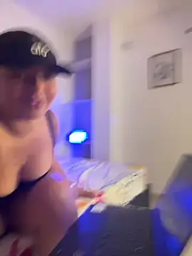 Snapshot of Kira_Spiicy chatting on February 21, 1:45 pm Kira Spiicy online show from February 21, 1:45 pm