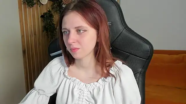 Snapshot of FreyaVey chatting on February 12, 5:24 am FreyaVey online show from February 12, 5:24 am