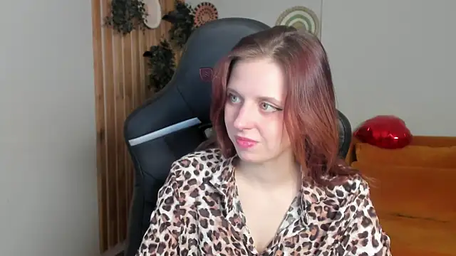 Snapshot of FreyaVey chatting on February 23, 5:27 am FreyaVey online show from February 23, 5:27 am