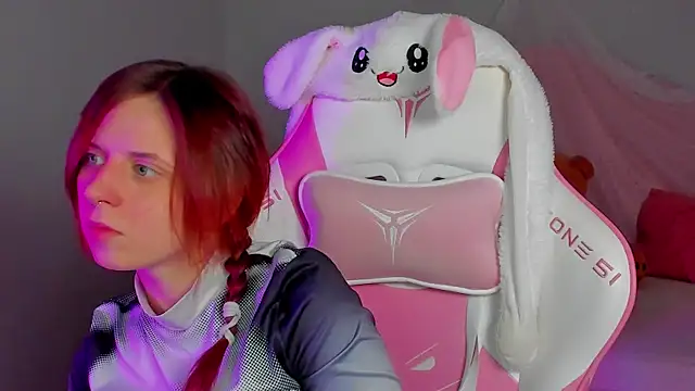 Snapshot of FreyaVey chatting on February 26, 5:28 am FreyaVey online show from February 26, 5:28 am